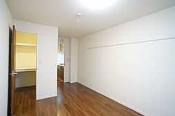 【洋室8．7帖】消費電力が抑えられるＬＥＤ照明付きのため、電気代が安くて経済的なだけでなく、入居時の初期費用が抑えられます♪