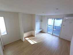 ミラマール　A 102 1階ワンルームのリビング/ダイニング