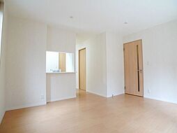 リソナーレ 00101 1階2LDKの室内