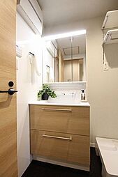 同建物の異なる部屋の写真です（家具・調度品はイメージです）