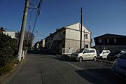 前面道路（西側）より