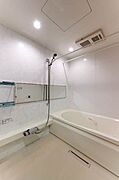 1618バスサイズの1坪風呂です。ゆったりとくつろげる広さの浴室です。浴室暖房乾燥機付きで洗濯物も干せます。
