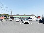 【周辺施設】コンビニのファミリーマート取手東4丁目店まで560ｍ