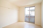 【ＬＤＫ】画鋲や釘を使わずに、ちょっとした物かけに大変便利な化粧幕板付き♪時計やポスター・絵画を掛けてお部屋をおしゃれに演出できます♪