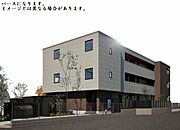 【エントランス】オートロック（自動ドア）＋防犯カメラ設置物件で、高セキュリティシャーメゾンです。