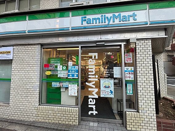 コンビニ「ファ...