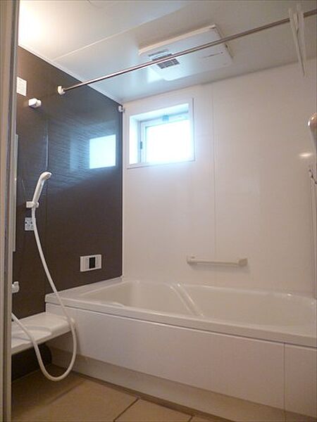 画像4:外出時や雨の日に便利な、浴室換気乾燥機付いています♪