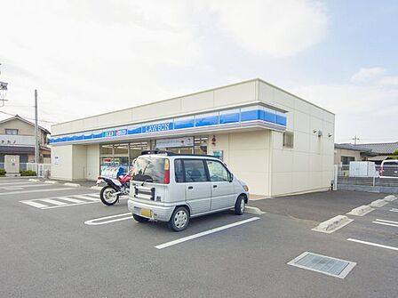 ローソン入間高倉四丁目店 徒歩3分。 240m