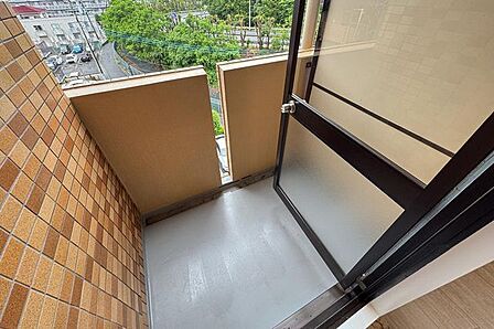 両面バルコニーの一方へはこちらから