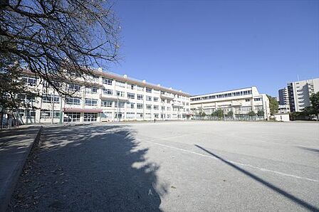 川越市立中央小学校 徒歩7分。 560m