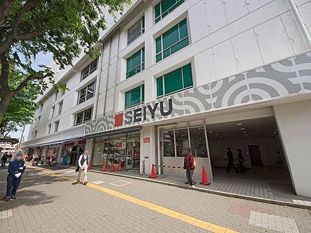 西友新所沢店 徒歩12分。 910m