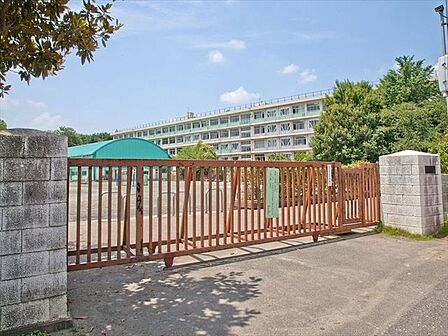 所沢市立山口小学校 徒歩10分。 750m