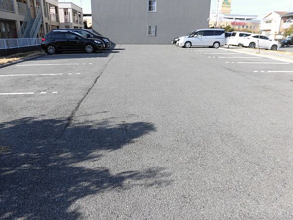 画像25:駐車場