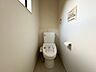 トイレ：トイレは2か所あり、朝の混雑も安心です　