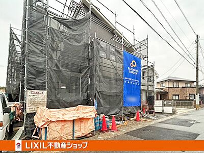 外観：2号棟は、こちらの建物の奥にございます。ぜひ現地にて、2号棟をご確認ください。　