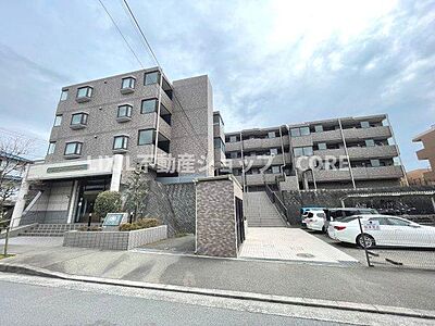 外観：小田急線「座間」駅徒歩8分の好立地！スーパーまでは徒歩2分の大変便利な住環境です。