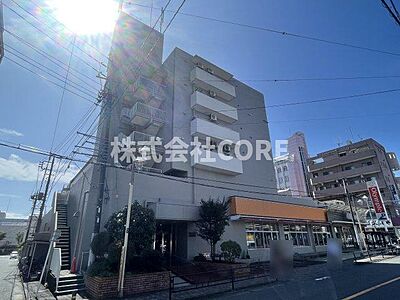 外観：江ノ島線・田園都市線「中央林間」駅徒歩2分の好立地！1階部分はホームセンターで生活便利なマンション。