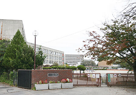 島小学校まで1200m