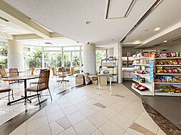 ちょっとしたお買い物に便利はショップが館内にあります。