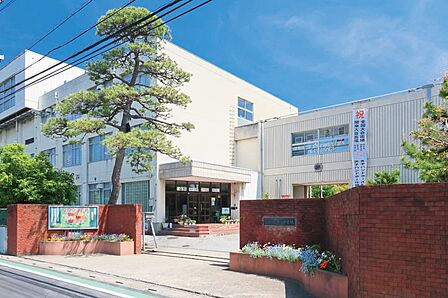 【川口市立戸塚中学校】2200m(徒歩28分)