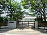 周辺：【こすげ小学校】平成13年4月に旧小菅小学校と旧小谷野小学校の50年の歴史を引き継いで誕生した学校です。算数の少人数授業を3年～6年で実施する学力向上の取り組みを行っています。