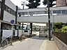 周辺：町探検や地域交流などの体験型の勉強をカリキュラムに取り入れています。なかよし学級やことばの教室もあることで、多様性に対する優しさやお互いの様々な成長を助け合う貴重な機会もあります。