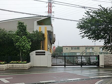 「柏市立豊四季中学校」 平成2年4月1日開校 部活動に所属している生徒が多くを占め、土日も積的に活動していて活気があります