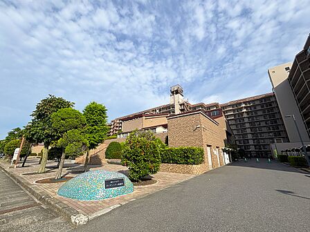 ■11階建て3階部分、南向きにつき陽当たり良好です!