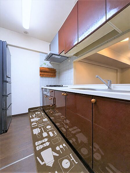 ■吊戸棚収納もあり、散らかりがちなキッチンがすっきり片付きます☆