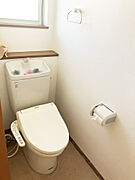 2階にも温水洗浄便座付きトイレを完備。朝の忙しい時間帯も安心です。