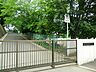 周辺：高根東小学校まで徒歩8分。