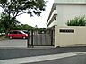 周辺：高根中学校まで徒歩6分。