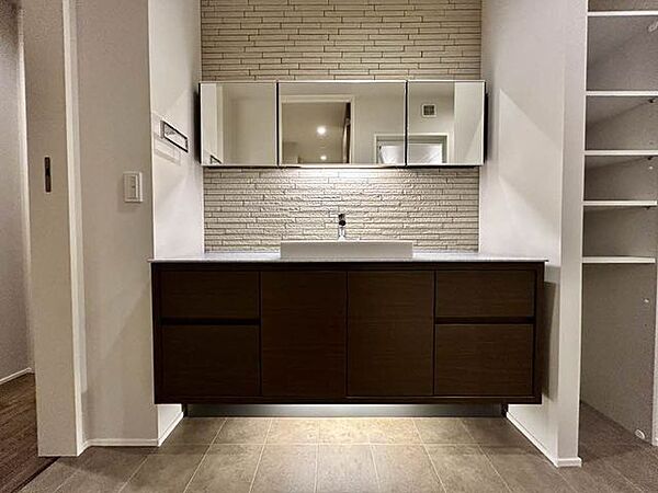 Ｅｌｅｎａ大江