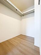 大容量の収納力のあるウォークインクローゼットを採用！お部屋を広くご利用いただけます。