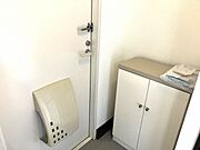 備え付けのシューズボックスがございます。玄関を少しでも広くご利用していただけます。