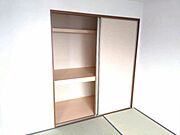 豊富に収納出来る押入れタイプです。