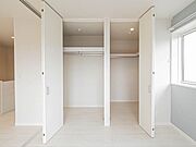 大容量の収納力のあるクローゼットを採用！お部屋を広くご利用いただけます。