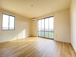 コーラルタウンＦ 201 2階2LDKのリビング/ダイニング