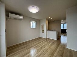 ベレオ鳴神 303 1階1LDKのリビング/ダイニング