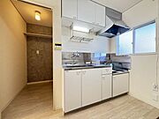 ■■■キッチン■■■吊り下げラック付きの壁付けタイプのキッチンです☆