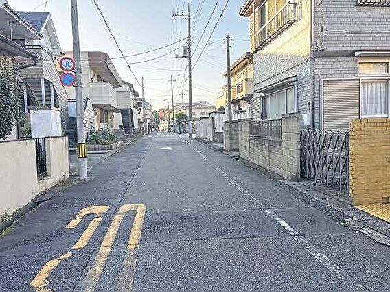 前面道路／東側...