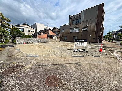 外観:外観(南東側より撮影) 外観:外観(南東側より撮影)