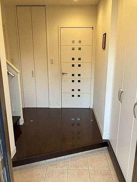 玄関を拡大表示