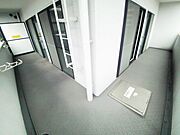 L字のバルコニーで大変広く使い易いです。