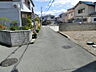 周辺：物件前面道路より東の方向への風景