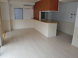 Brandnew City F 3階3LDKのリビング/ダイニング