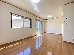 中央5丁目貸住宅 3LDKのリビング/ダイニング