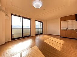 エバー・プレイス 2階1LDKのリビング/ダイニング