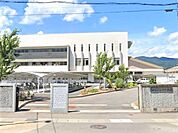千曲市立戸倉上山田中学校（722m）