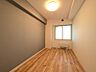 室内：各部屋にアクセントクロスを採用
